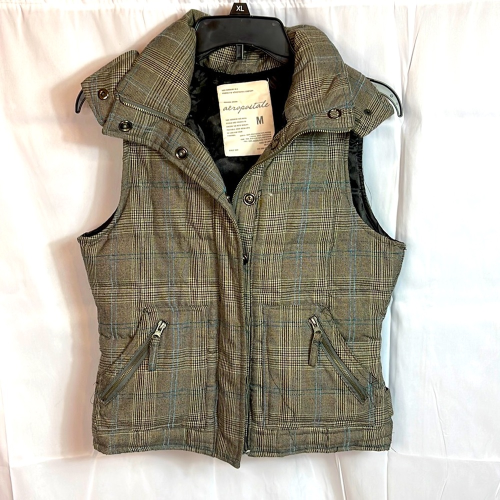 Aeropostale, winter vest, size medium